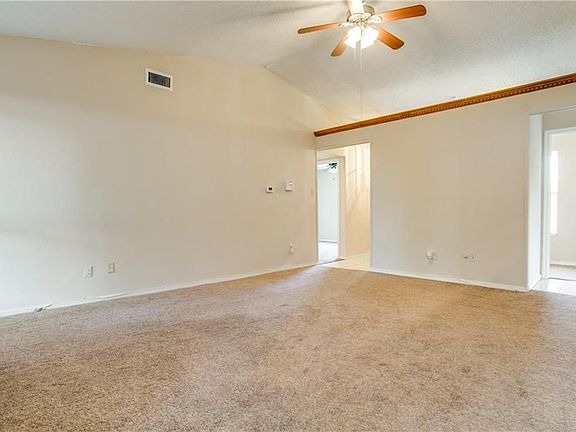 4th image of 1428 Caplin Dr