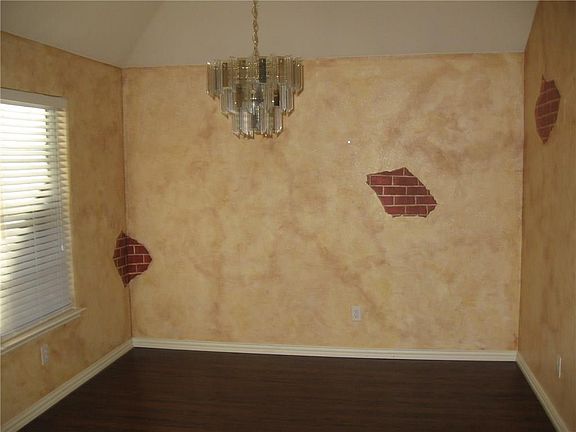 5th image of 3104 Creekwood Dr