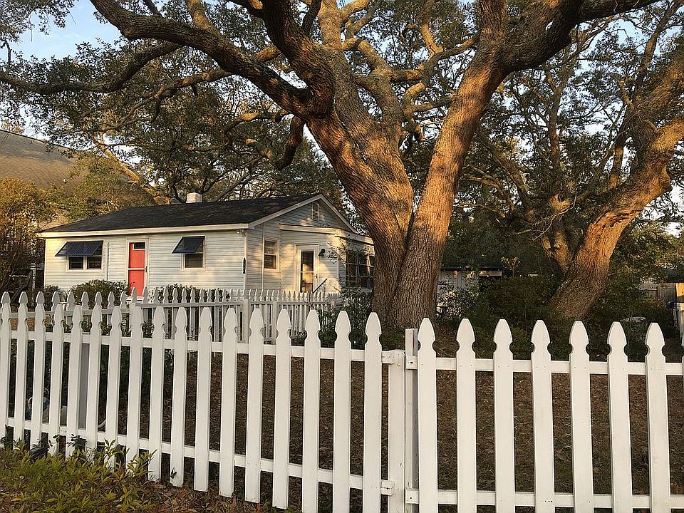 1st image of 150 NE 3rd St