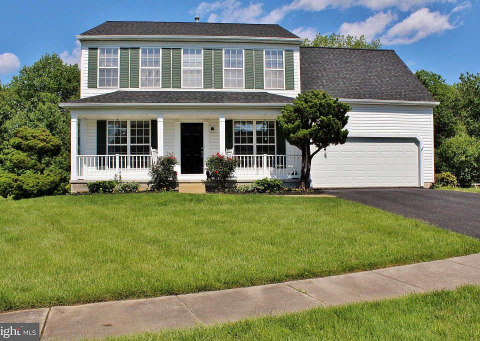 1st image of 25 E Hawthorne Dr