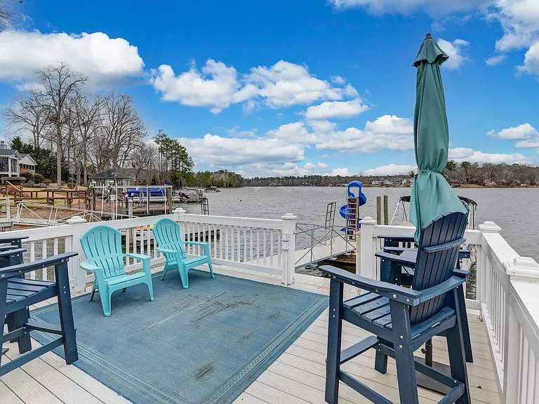 215 Mariners Pointe Rd — Photo 9