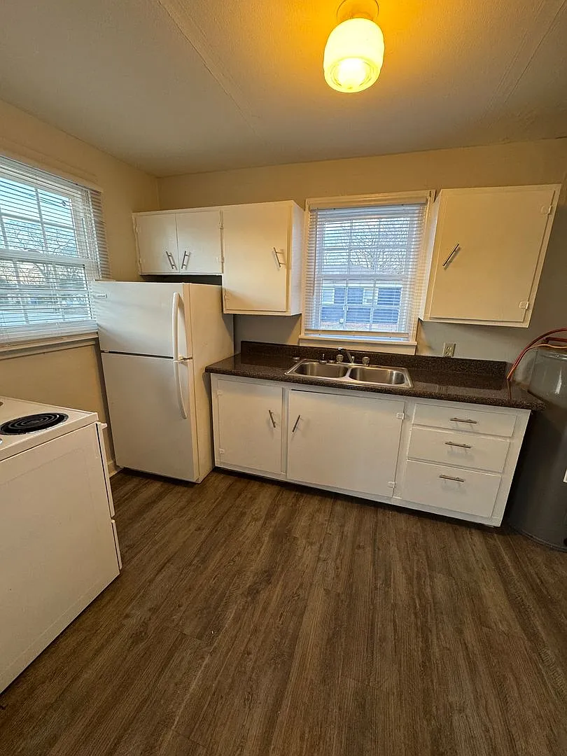 102 Thomas Ave SE, Jacksonville, AL — Photo 2