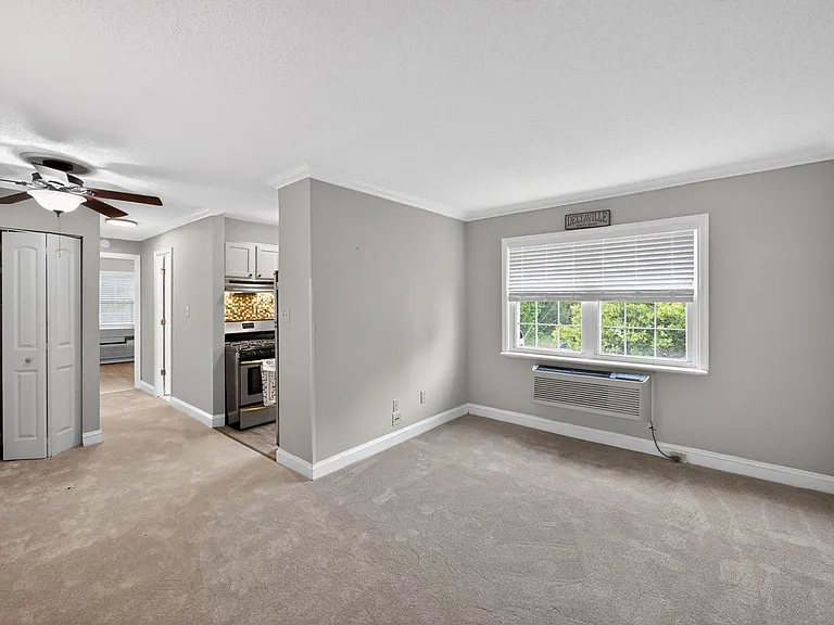 2237 Farrington Ave — Photo 2