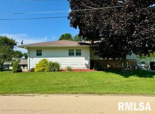 320 10th St, Fulton, IL 61252