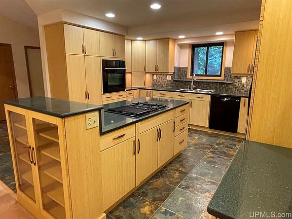 3rd image of 227 Rockwood Dr