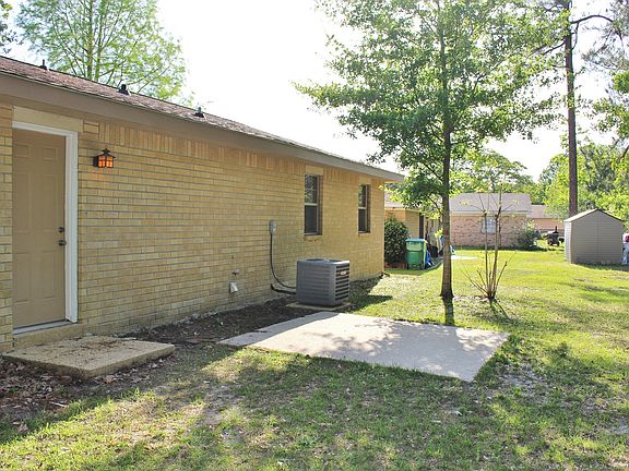 3rd image of 12 Leggett Cir