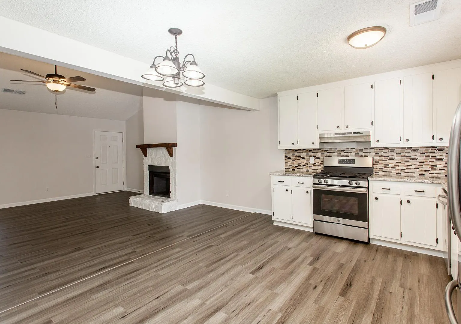 2 bed, 1.5 bath, 1100 sqft, $1,650 — Photo 4