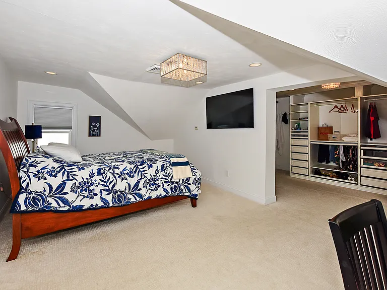 229 Smith St — Photo 3