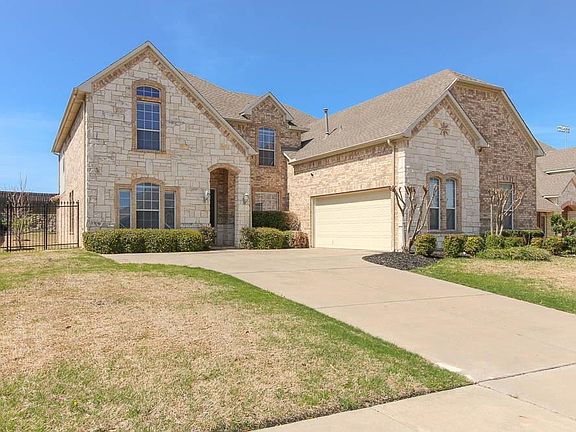 2nd image of 801 Edgewood Dr