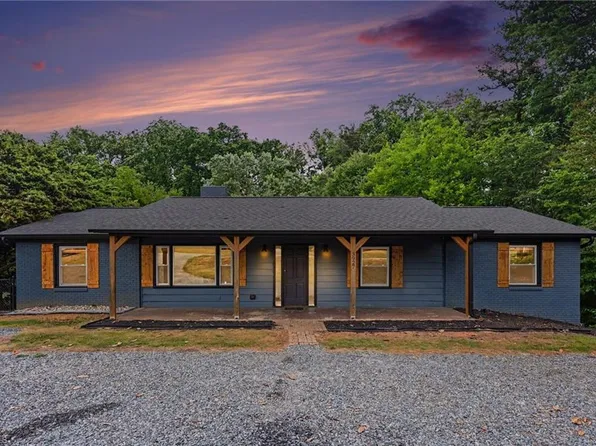 3927 Beacon Dr, Winston Salem, NC 27106