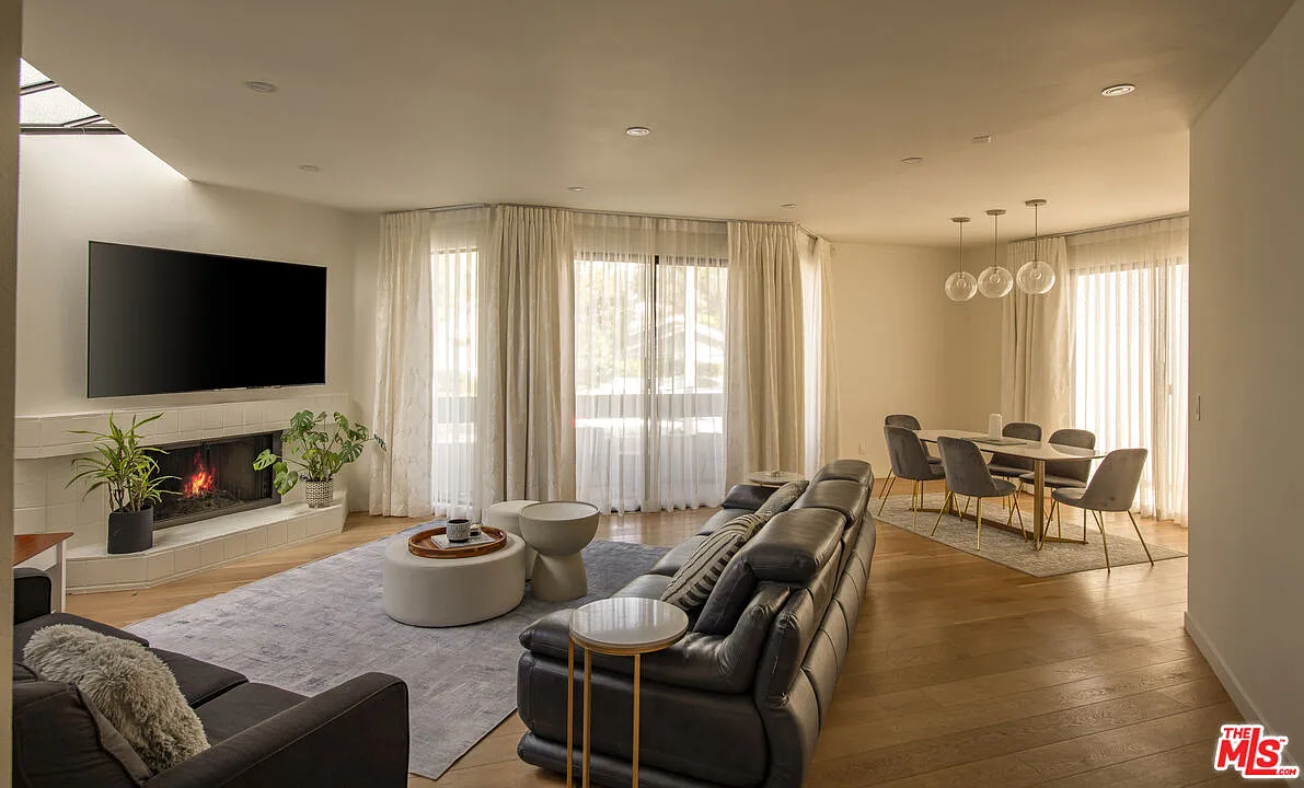 2 bed, 3.0 bath, 1688 sqft, $7,500 — Photo 2