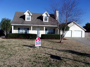 52 White Oak Ct, Deatsville, AL 36022