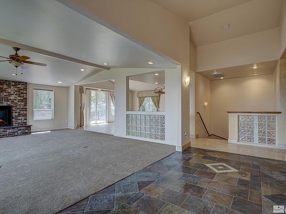 4th image of 221 Sierra Shadows Ln
