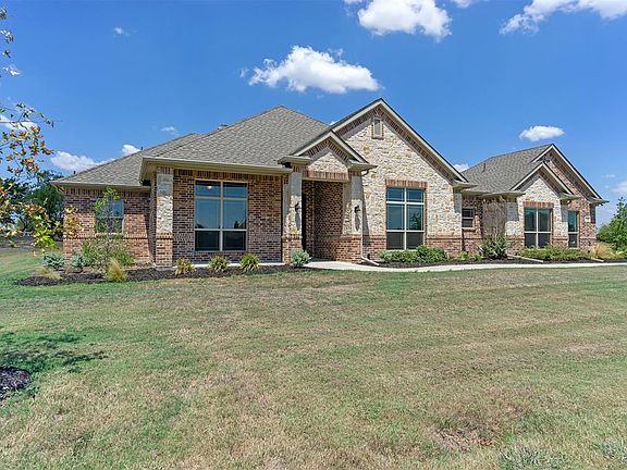 3rd image of 319 Maple Ln