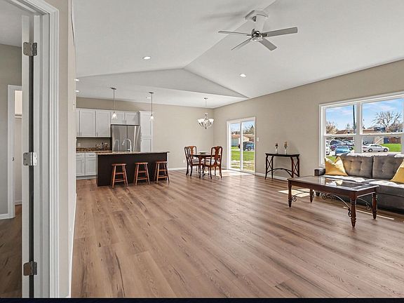 3rd image of 6071 Robbins Rd