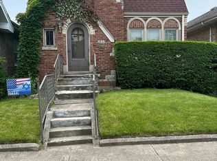 2835 W Fitch Ave, Chicago, IL 60645