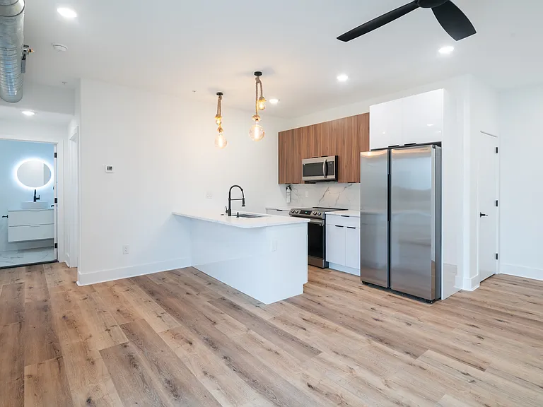 2621 W Oxford St #304 — Photo 8