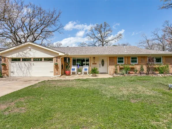 528 Hillview Dr, Hurst, TX 76054