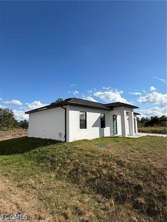3 bed, 3.0 bath, 1057 sqft, $1,800 — Photo 2