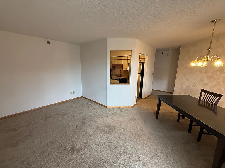 78 10th St E #401 — Photo 2
