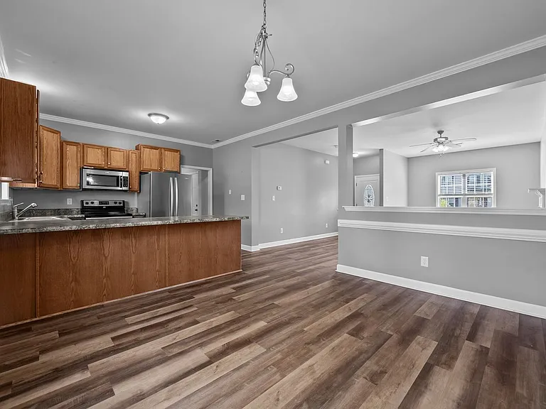 210 Wedgefield Cir — Photo 6