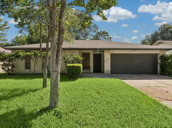 17134 Barcelona Dr, Friendswood, TX 77546