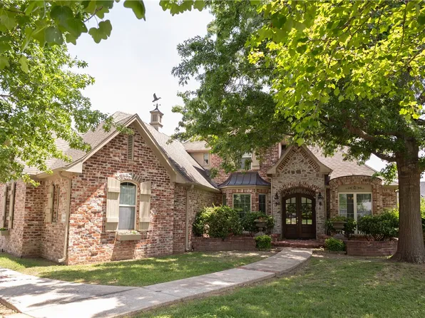 5401 S 44th St, Rogers, AR 72758