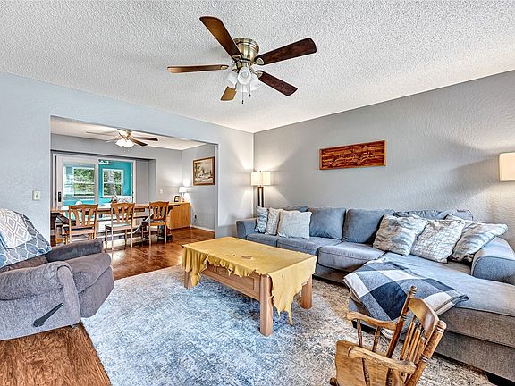 2nd image of 6 Glenbarr Cir