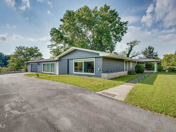 4th image of 225 Dogwood Ln