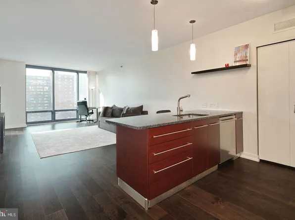 2101 Market St Unit 805, Philadelphia, PA 19103