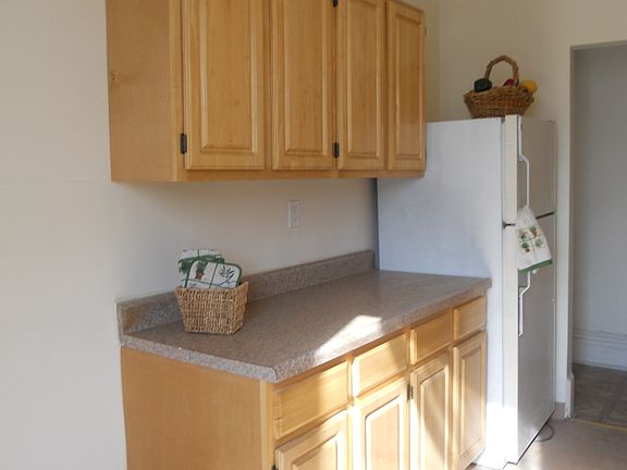 2nd image of 79 Hamilton Pl APT 2