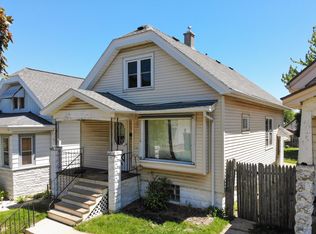 2960 S 15th Pl, Milwaukee, WI 53215