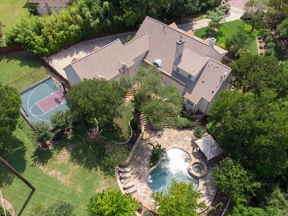 1st image of 107 Parkwood Ct