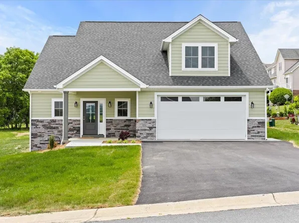 13 Avonwoods Dr, Staunton, VA 24401