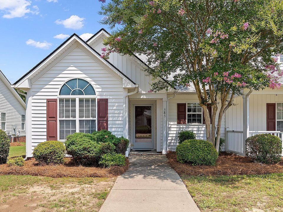 1st image of 585 Pinecroft Dr