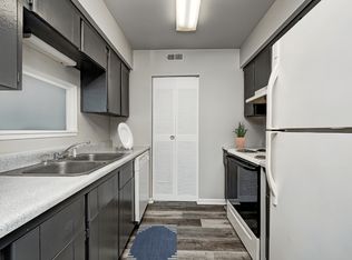 1182 Quail Run Dr #1052-2B, Columbus, IN 47201