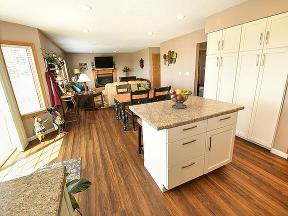 5th image of 1095 Deer Trail Ln NE