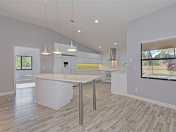 5th image of 3276 Meadow Run Dr