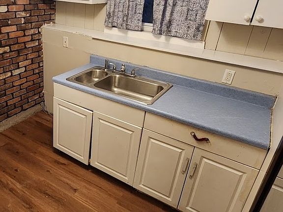 4th image of 18 Allen Court #7/G