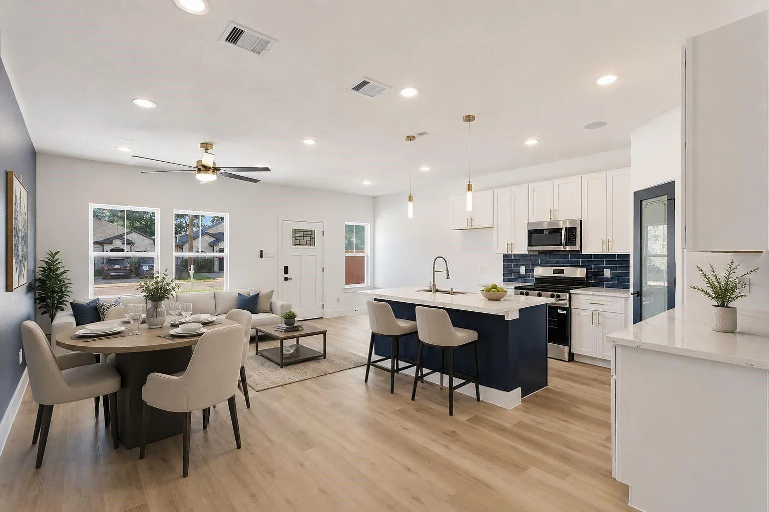 3 bed, 2.0 bath, 1221 sqft, $1,800 — Photo 1