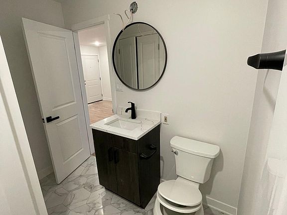 3rd image of 1701 N Rosewood Ave APT 10