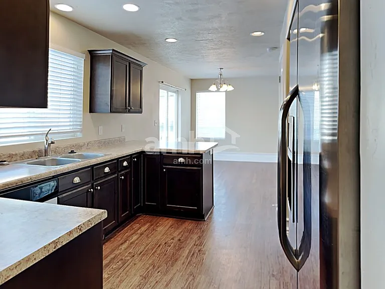 228 W Cedar Grove Ln — Photo 3
