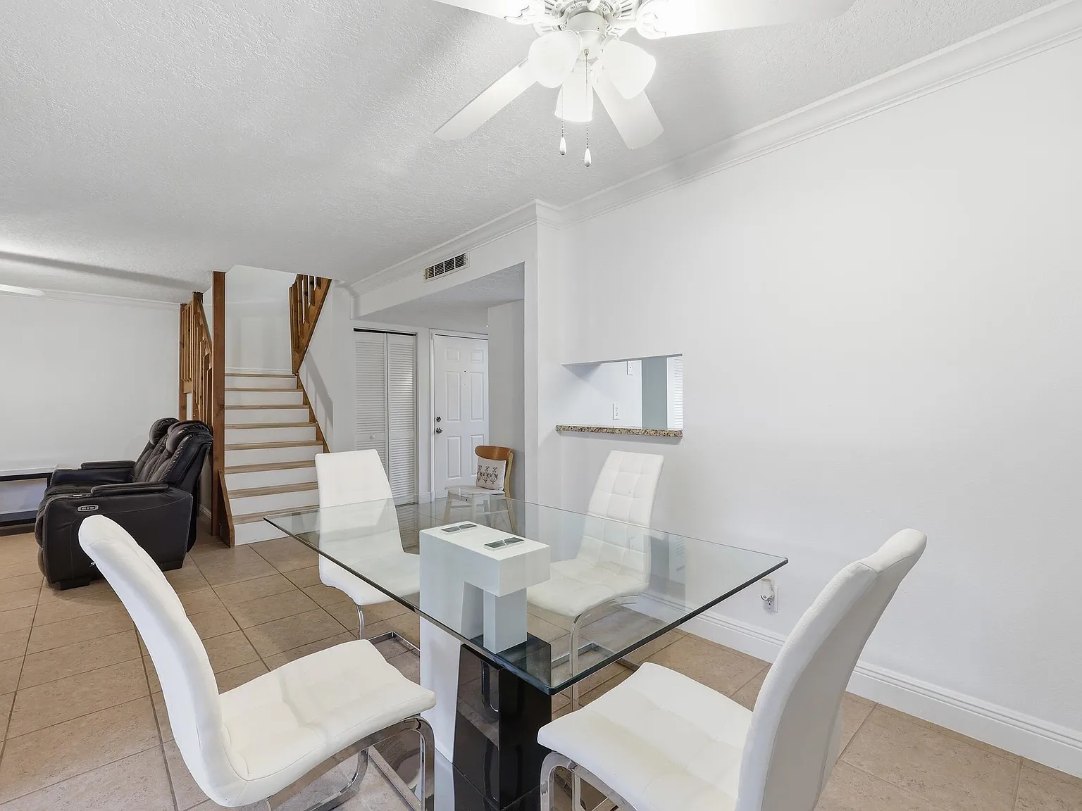 2 bed, 2.5 bath, 1284 sqft, $2,450 — Photo 4