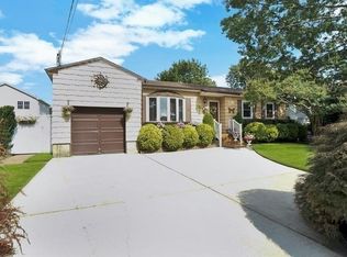 70 Monroe Ave, Massapequa, NY 11758