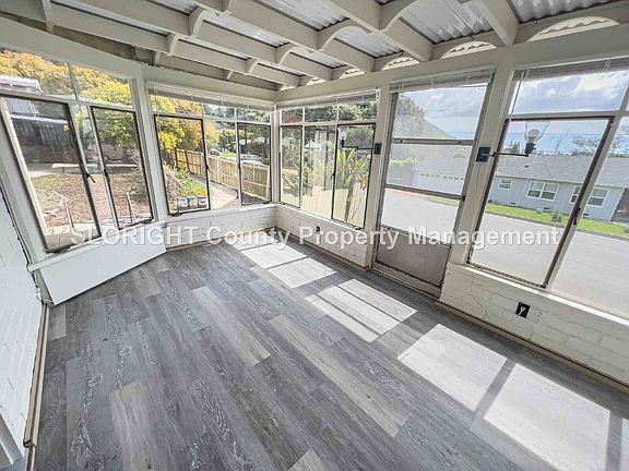 5th image of 190 Henderson Ave