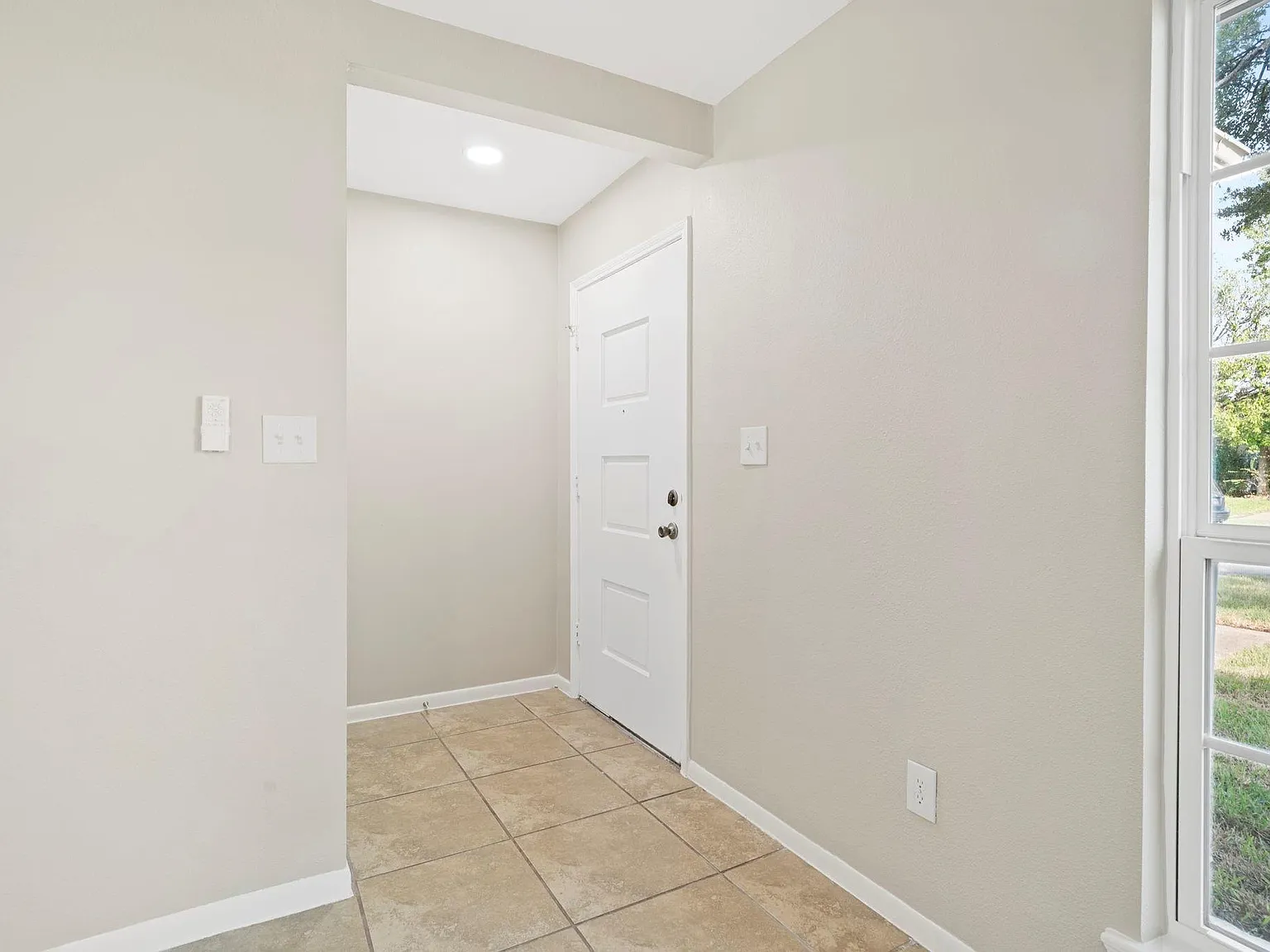 3 bed, 2.0 bath, 1729 sqft, $1,925 — Photo 3