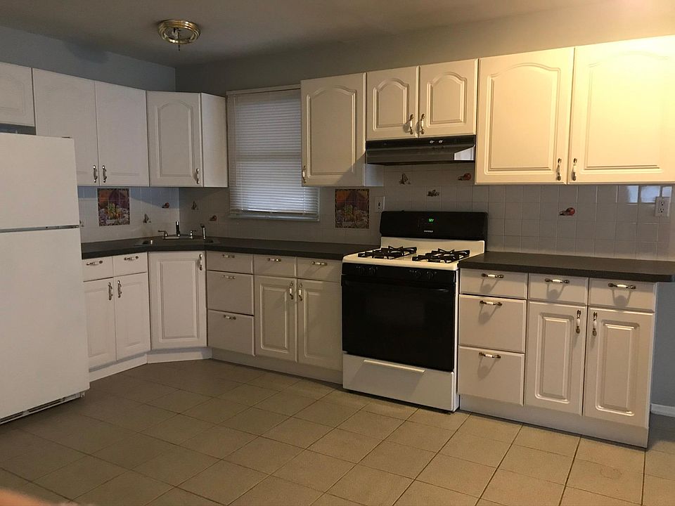 1st image of 121 Berkshire Dr