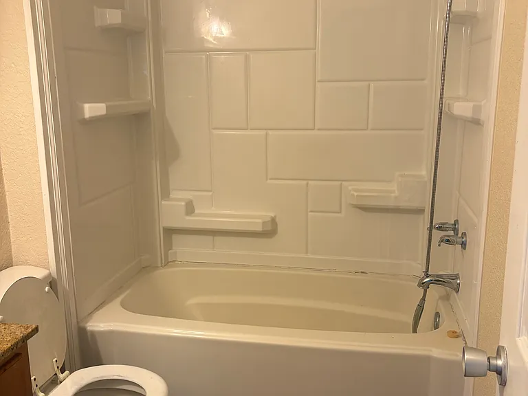 4703 SE 5th Pl — Photo 8