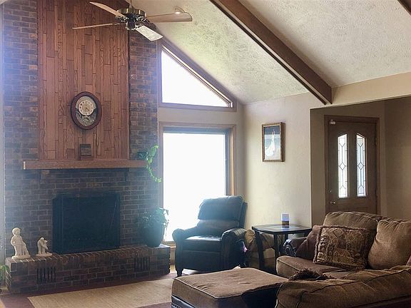 3rd image of 1408 Circle Lake Dr