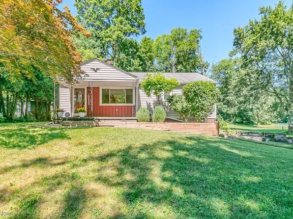 5580 Valley Ln, Solon, OH 44139